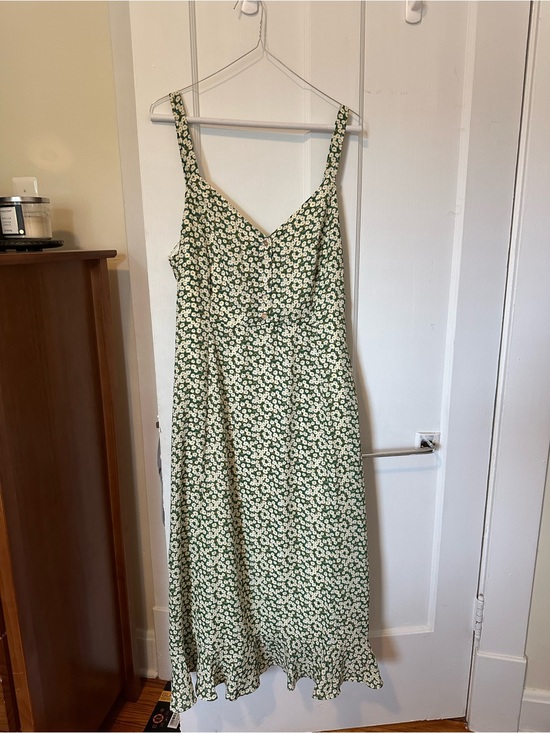 Lulus Dresses & Skirts - Lulu's Green and White Floral Midi Dress